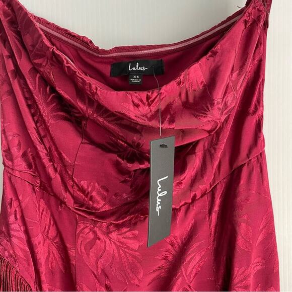🆕 Lulu’s Ignite my Love Burgundy embossed fringe hem dress NWT size XS - Picture 9 of 12